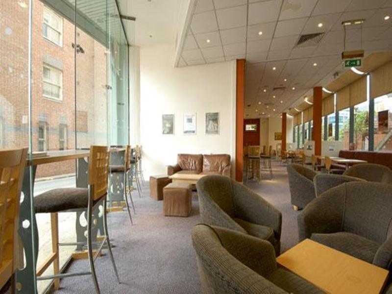 Travelodge Leeds Central Bagian luar foto