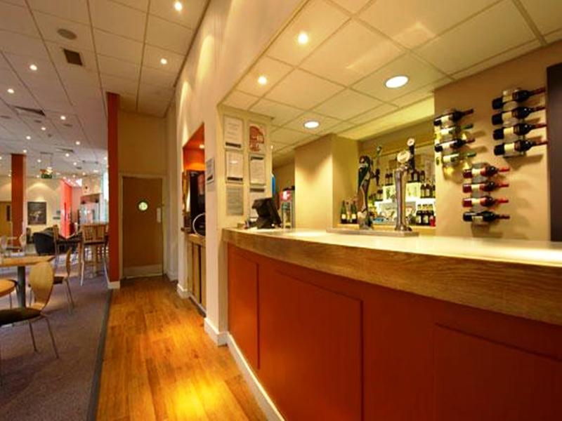 Travelodge Leeds Central Bagian luar foto