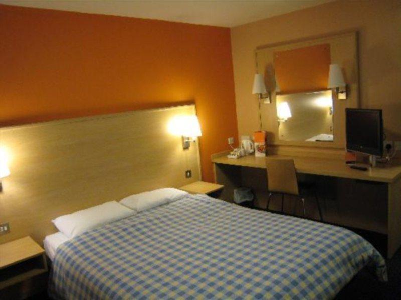 Travelodge Leeds Central Bagian luar foto