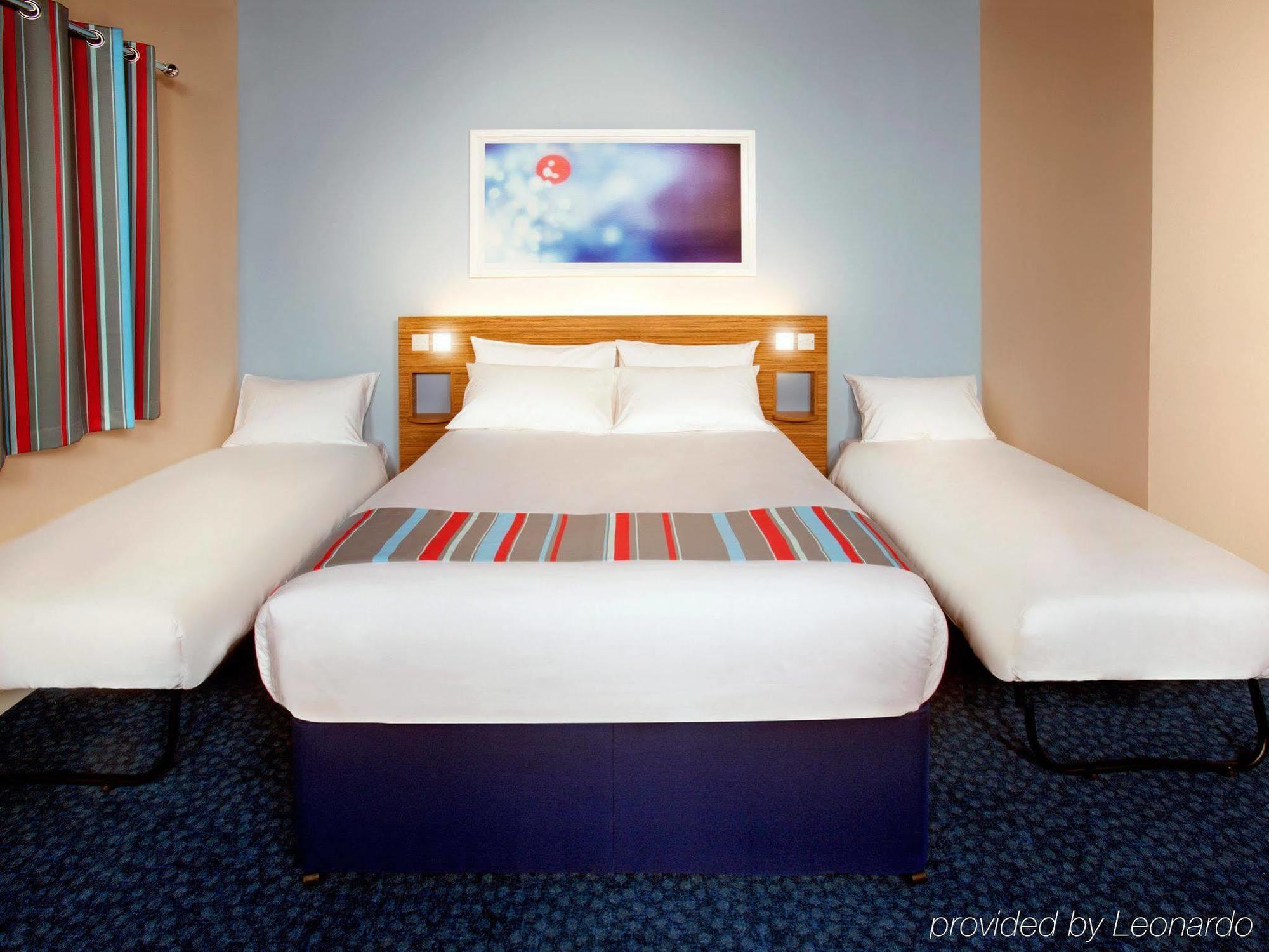 Travelodge Leeds Central Bagian luar foto